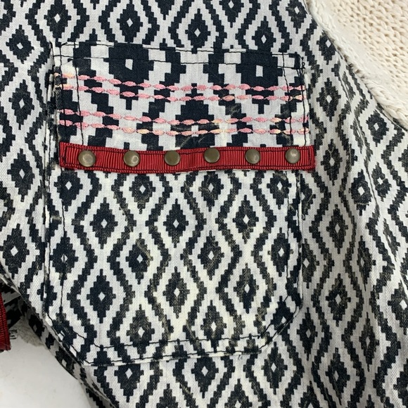 Gimmicks by Buckle Button down top sweater sleeves Size Medium Creme Black - Picture 6 of 13